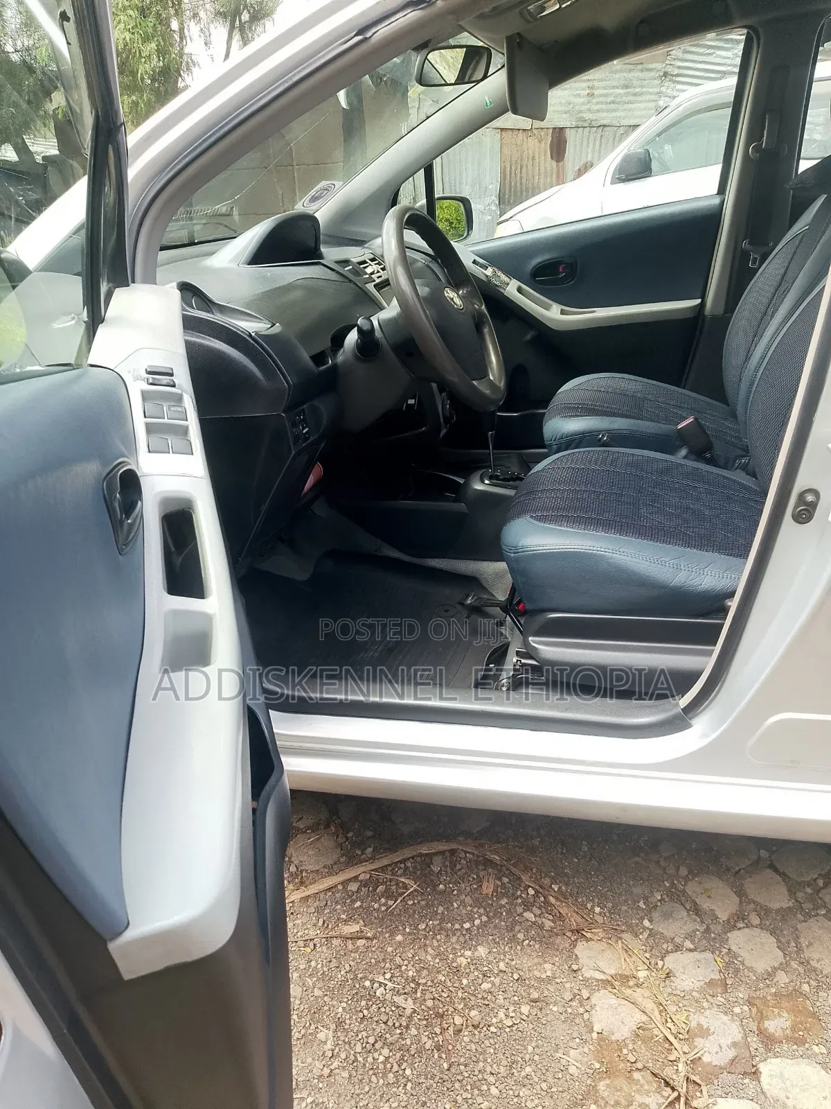 Toyota Yaris 2010 Silver