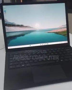 New Laptop Microsoft Surface 8GB Intel Core i5 SSD 256GB
