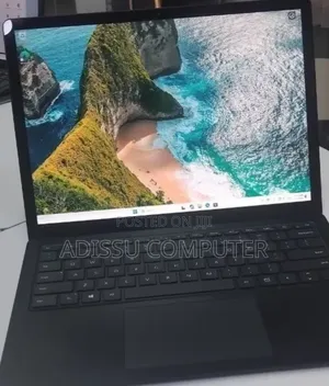 New Laptop Microsoft Surface 8GB Intel Core i5 SSD 256GB