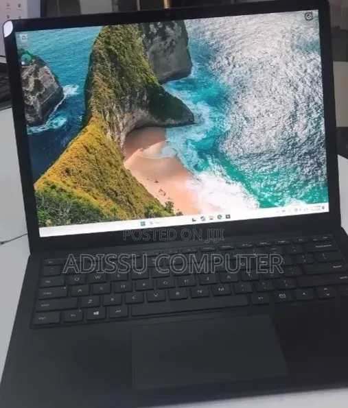 New Laptop Microsoft Surface 8GB Intel Core i5 SSD 256GB