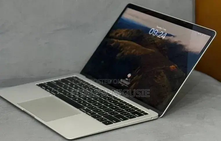 New Laptop Apple MacBook Air 2019 8GB Intel Core i5 SSD 256GB