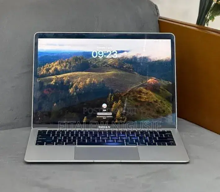New Laptop Apple MacBook Air 2019 8GB Intel Core i5 SSD 256GB