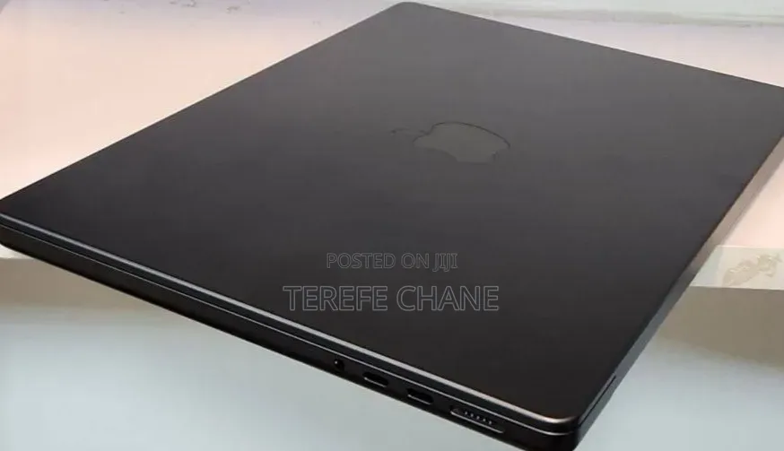New Laptop Apple MacBook Pro 2025 M5 16GB Apple M5 Pro SSD 512GB