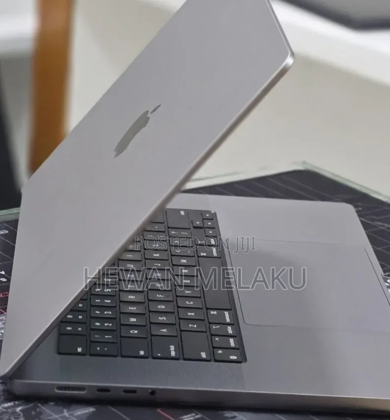 New Laptop Apple MacBook Pro 2023 M2 16GB Apple M2 SSD 512GB