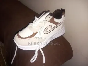 Show Sneaker
