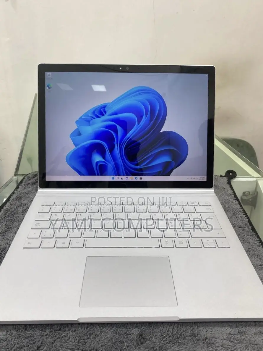 New Laptop Microsoft Surface Book 8GB Intel Core i5 SSD 128GB