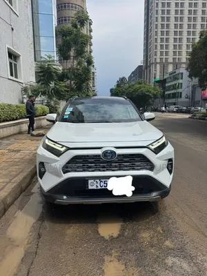 Toyota RAV4 2022 White