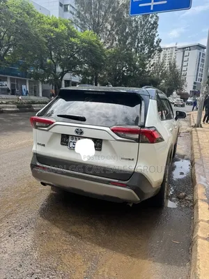 Toyota RAV4 2022 White