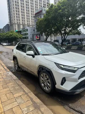 Toyota RAV4 2022 White
