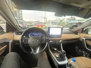 Toyota RAV4 2022 White