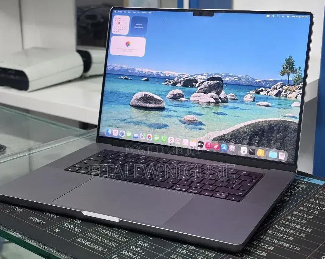 New Laptop Apple MacBook Pro 2021 M1 32GB Apple M1 Pro SSD 512GB