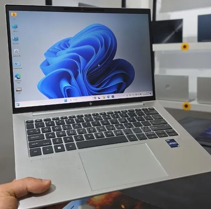 New Laptop HP EliteBook 840 G10 16GB Intel Core i7 SSD 512GB