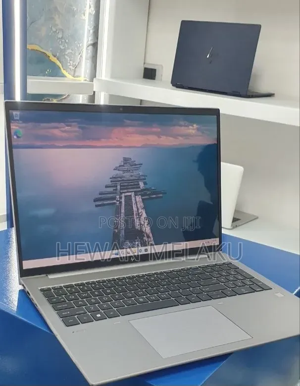New Laptop HP ZBook Firefly 16 G10 16GB Intel Core i7 SSD 512GB