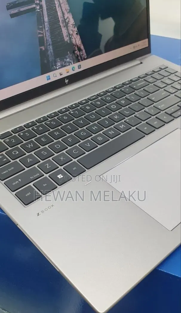 New Laptop HP ZBook Firefly 16 G10 16GB Intel Core i7 SSD 512GB