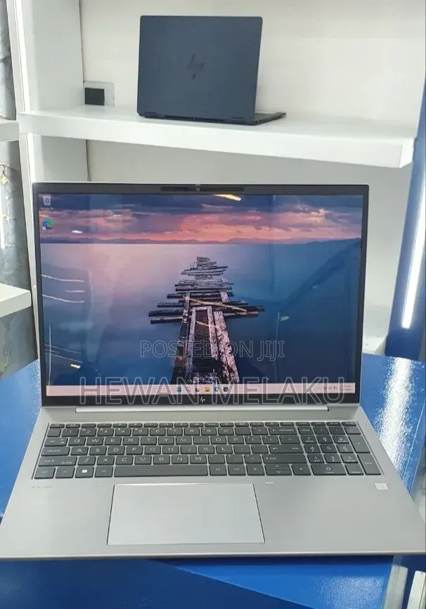 New Laptop HP ZBook Firefly 16 G10 16GB Intel Core i7 SSD 512GB