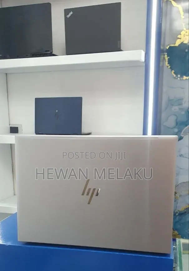 New Laptop HP ZBook Firefly 16 G10 16GB Intel Core i7 SSD 512GB