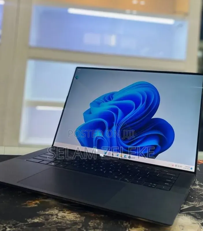 New Laptop Dell 16GB Intel Core i7 SSD 512GB