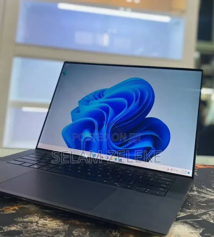New Laptop Dell 16GB Intel Core i7 SSD 512GB