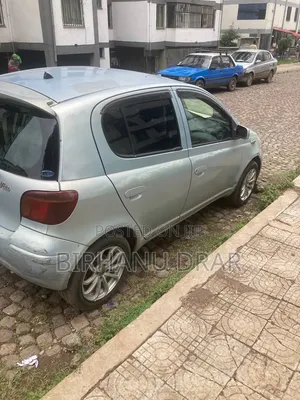 Toyota Vitz 2004 Blue