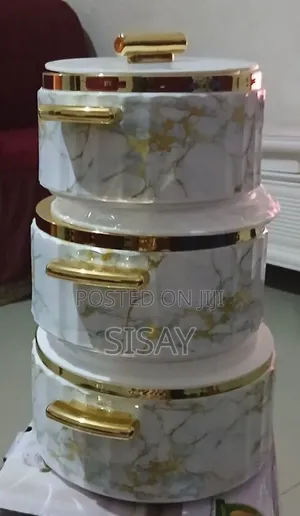 ሶስት የተደራረቡ ፔርሙዝ ሠሀኖች