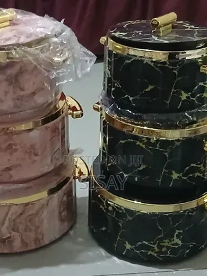 ሶስት የተደራረቡ ፔርሙዝ ሠሀኖች