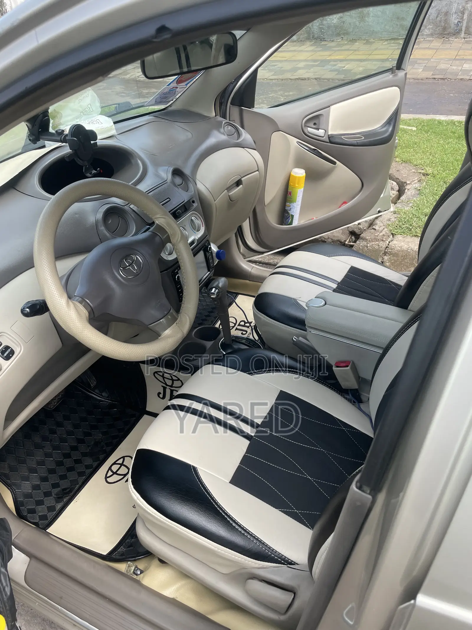 Toyota Platz 2004 Silver