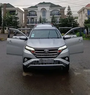 Toyota Rush 2021 Silver