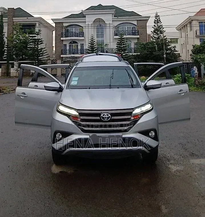 Toyota Rush 2021 Silver