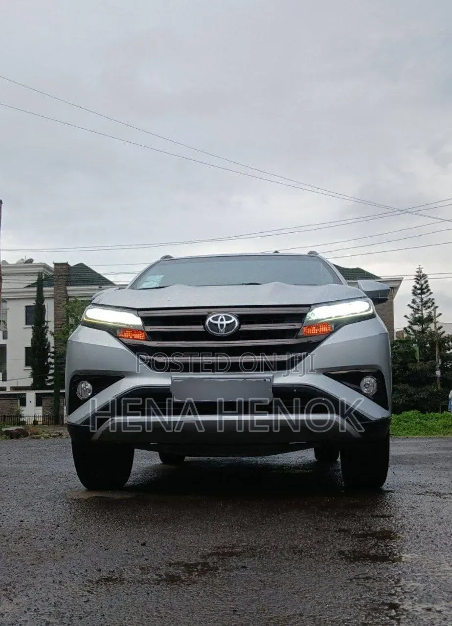 Toyota Rush 2021 Silver