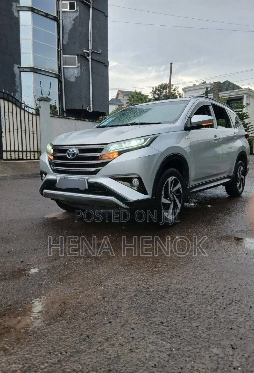 Toyota Rush 2021 Silver