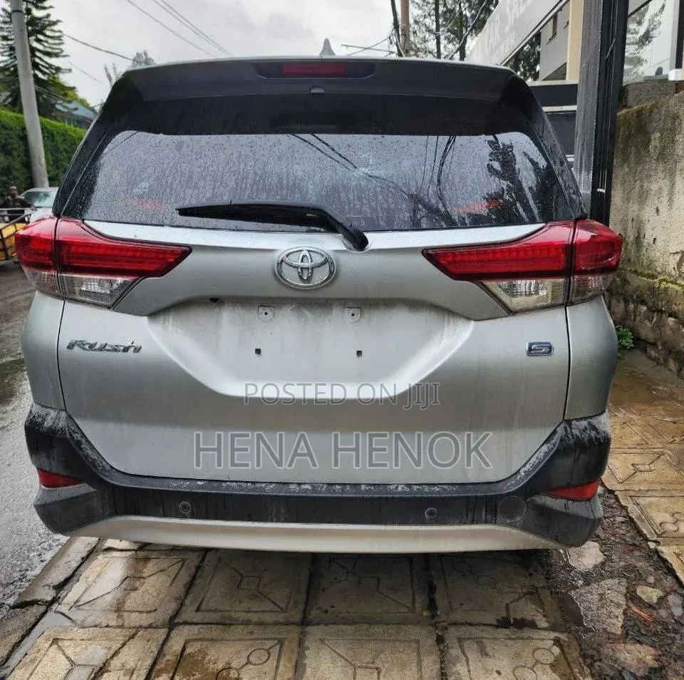 Toyota Rush 2021 Silver
