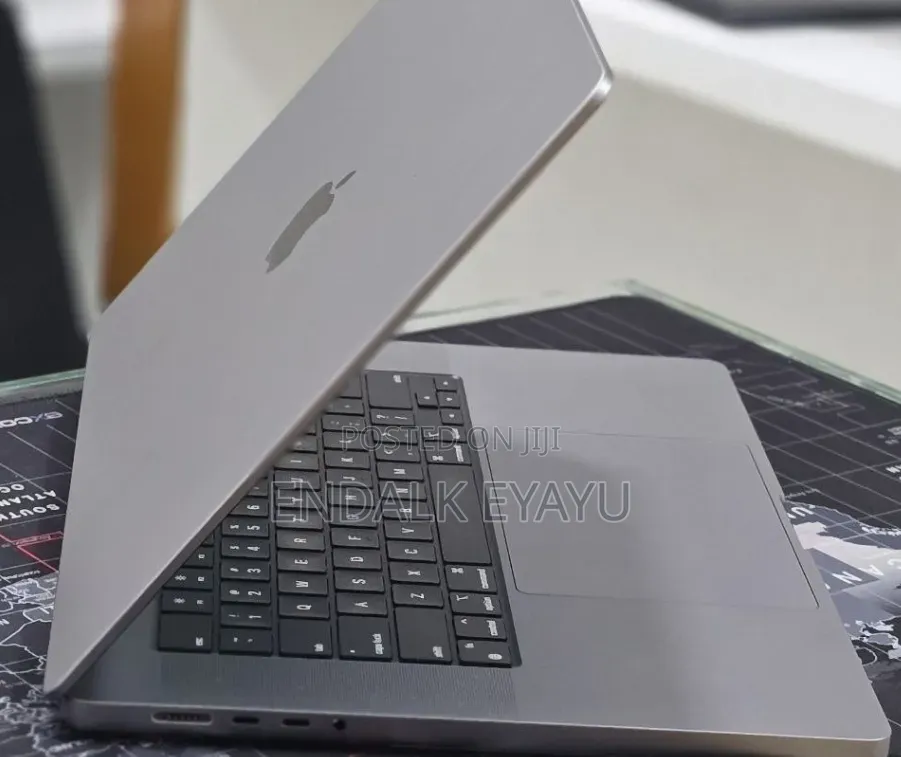 New Laptop Apple MacBook Pro 2023 M2 16GB Apple M2 SSD 512GB