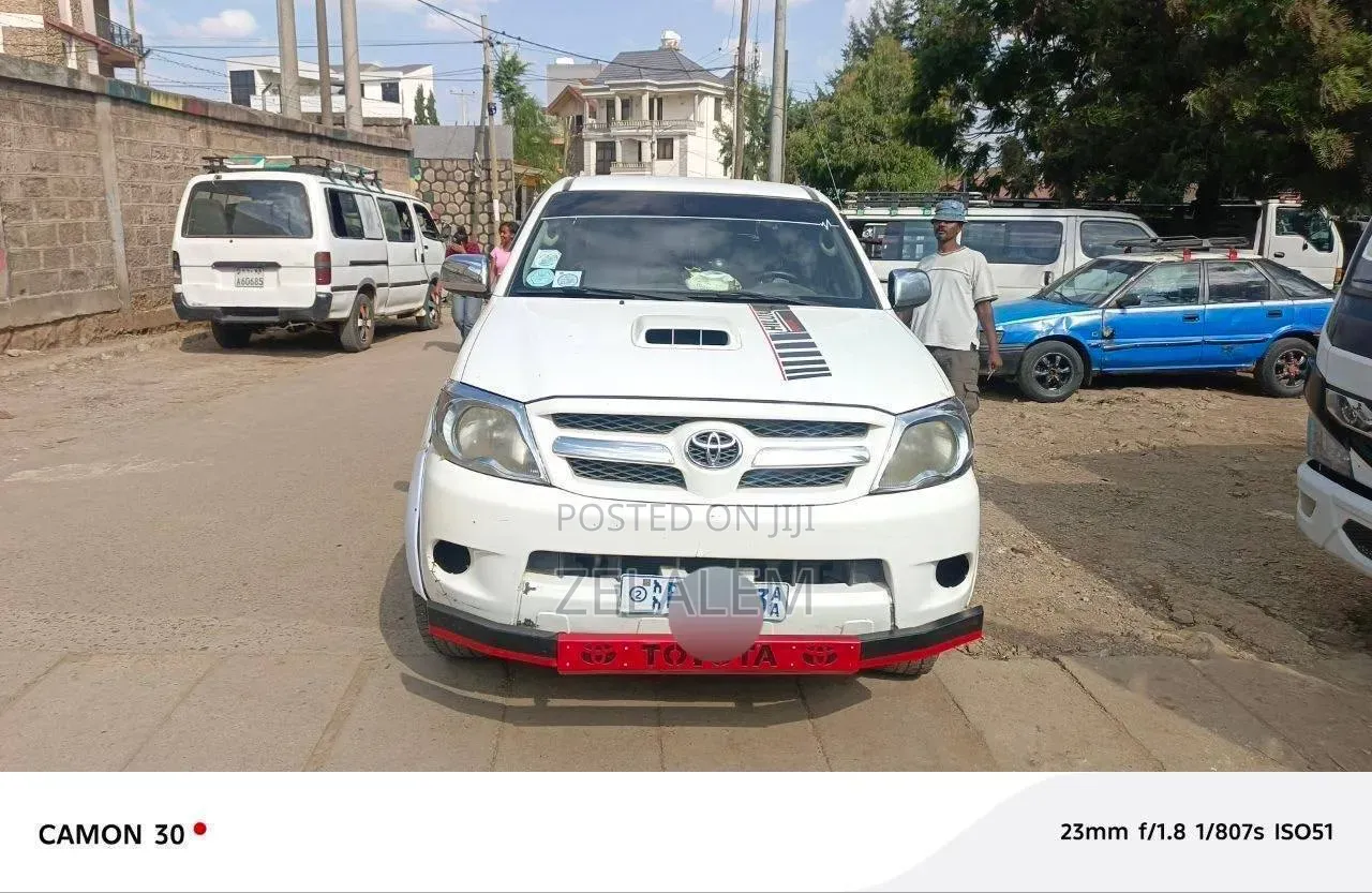 Toyota Hilux 2007 White