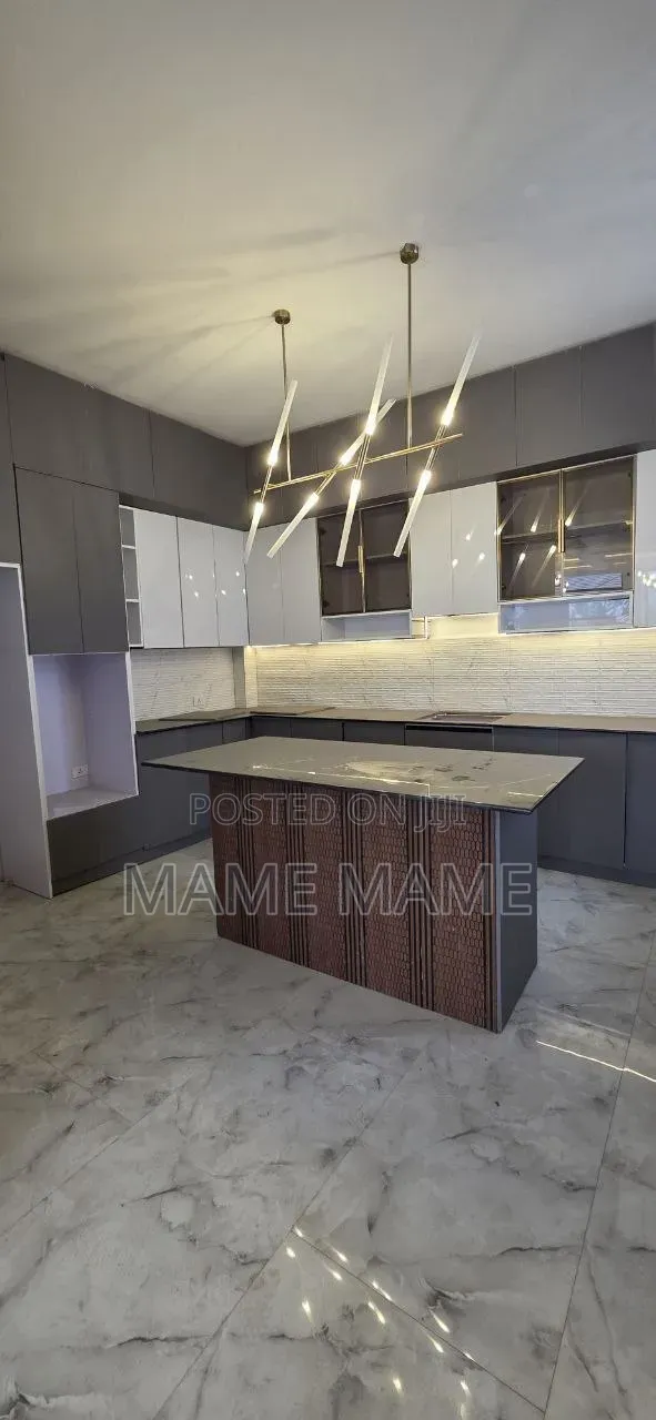 7bdrm House in Addis Abeba, Bole for sale