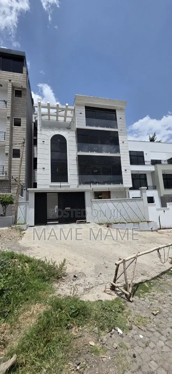7bdrm House in Addis Abeba, Bole for sale