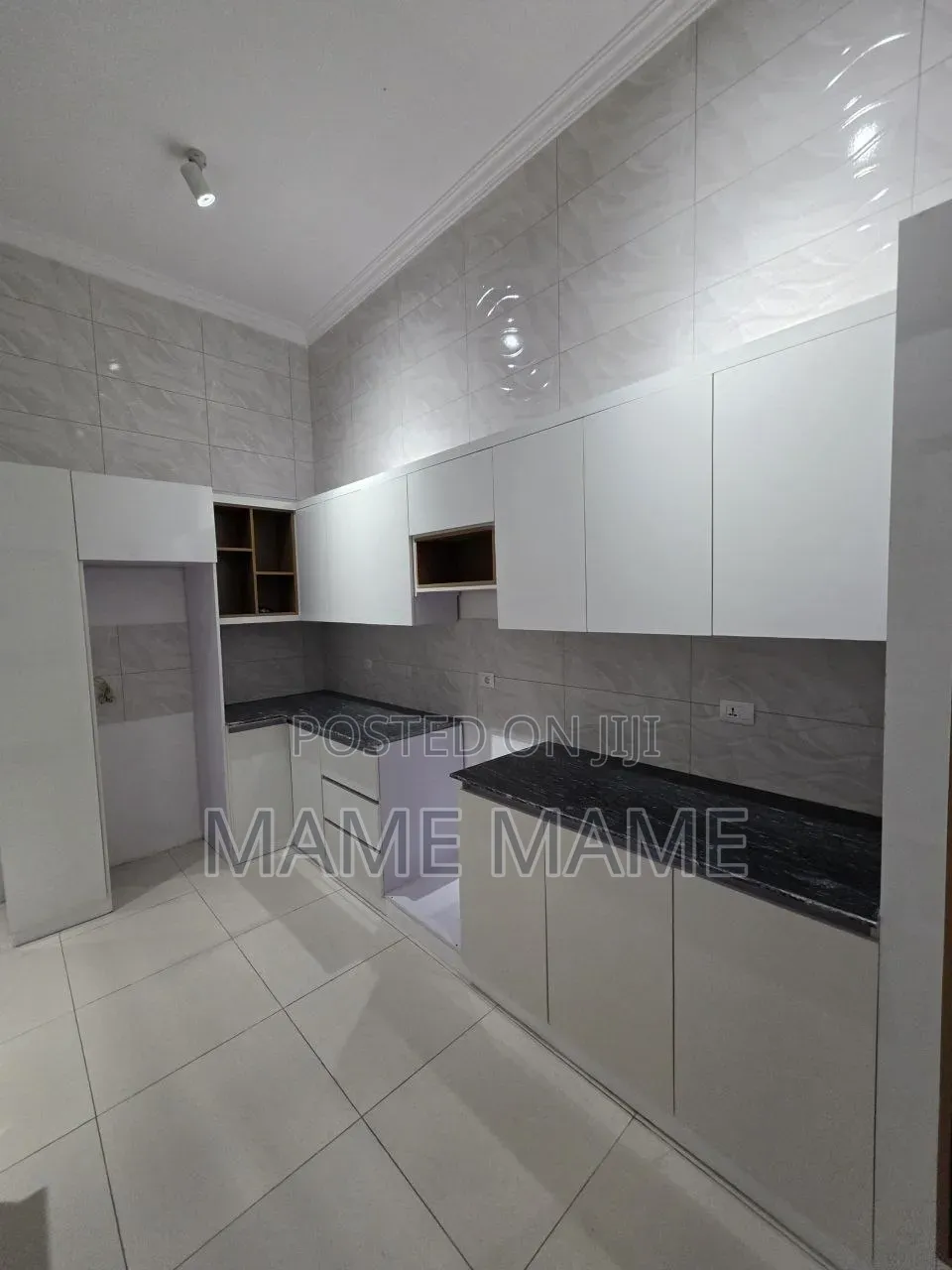 5bdrm House in Addis Abeba, Bole for sale