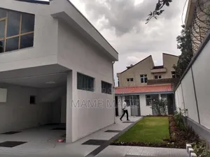 5bdrm House in Addis Abeba, Bole for sale