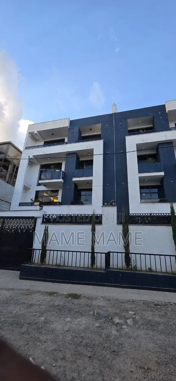 8bdrm House in Addis Abeba, Bole for sale