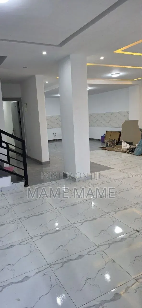 8bdrm House in Addis Abeba, Bole for sale