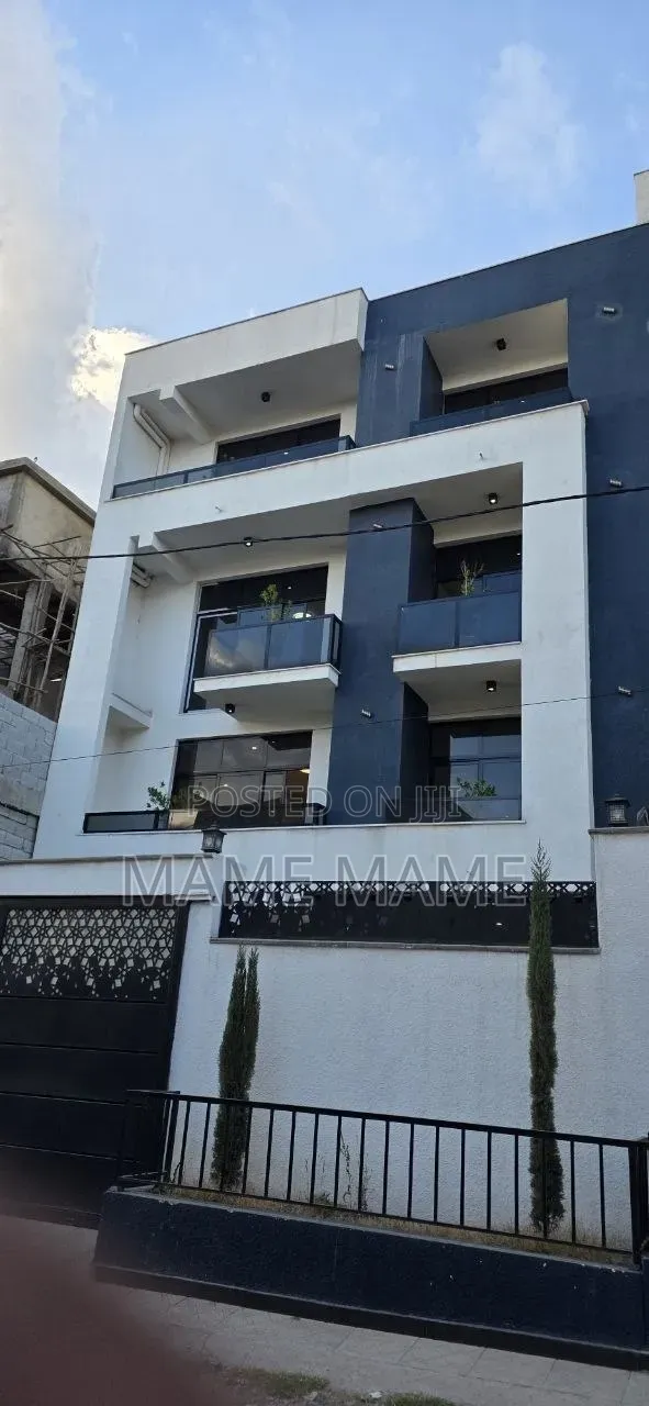 8bdrm House in Addis Abeba, Bole for sale