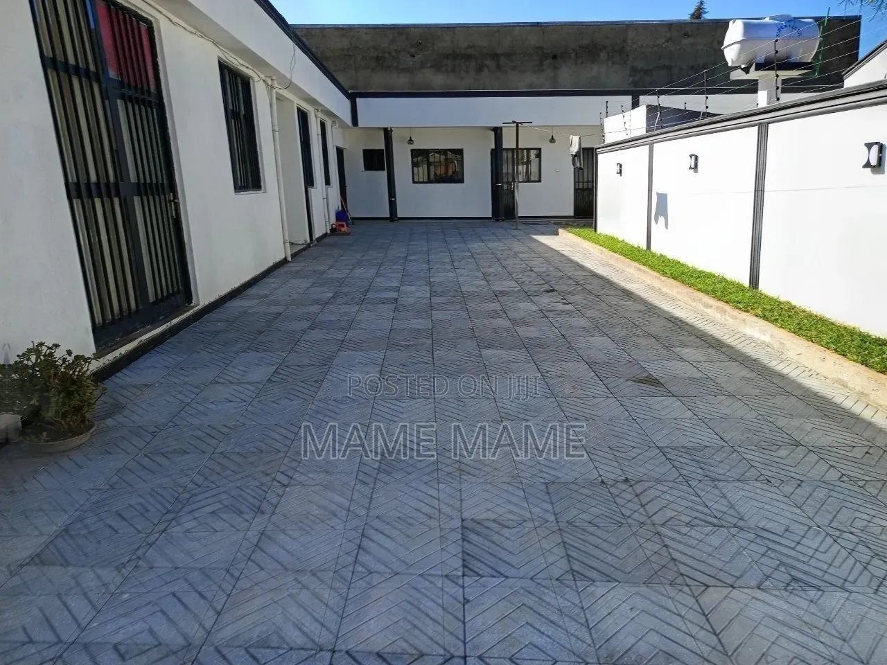 5bdrm House in Addis Abeba, Bole for sale