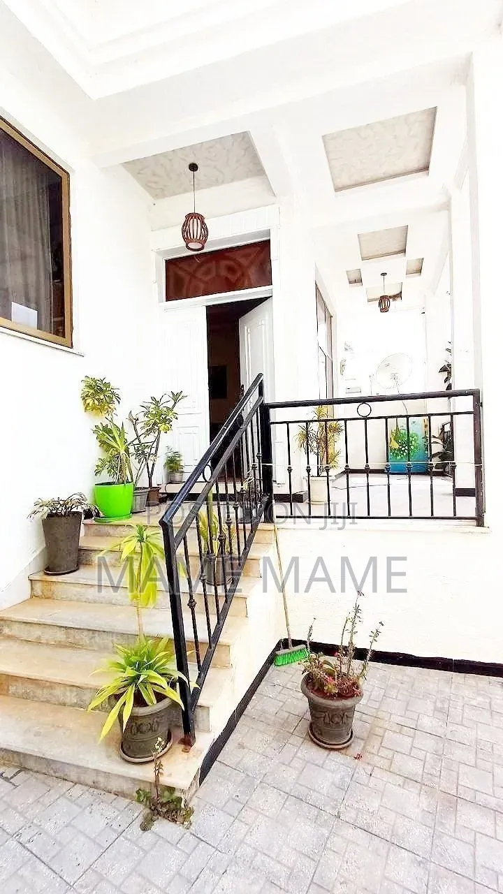 5bdrm Villa in Addis Abeba, Bole for sale