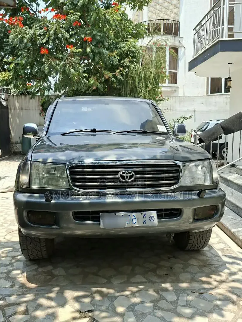 Toyota Land Cruiser 2001 Gray