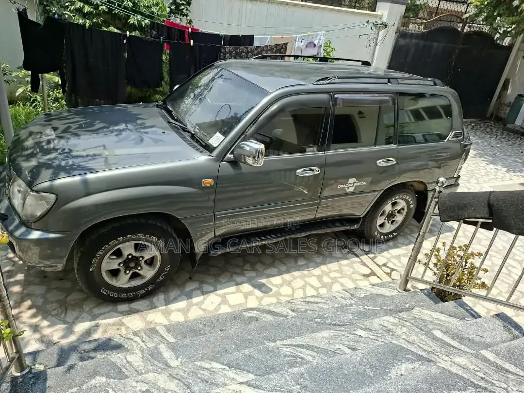 Toyota Land Cruiser 2001 Gray