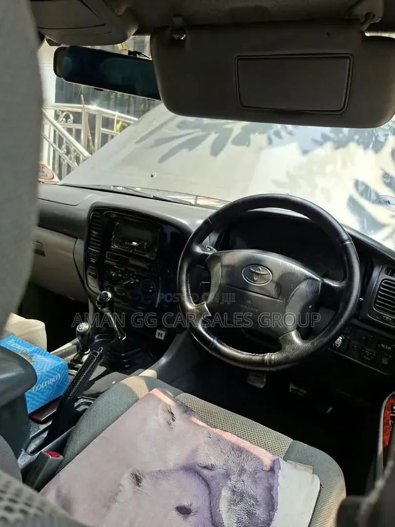 Toyota Land Cruiser 2001 Gray