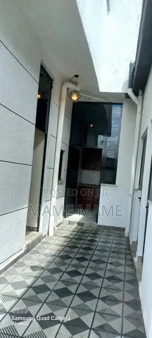 7bdrm House in Addis Abeba, Bole for sale