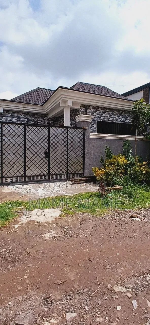 5bdrm Villa in Addis Abeba, Bole for sale