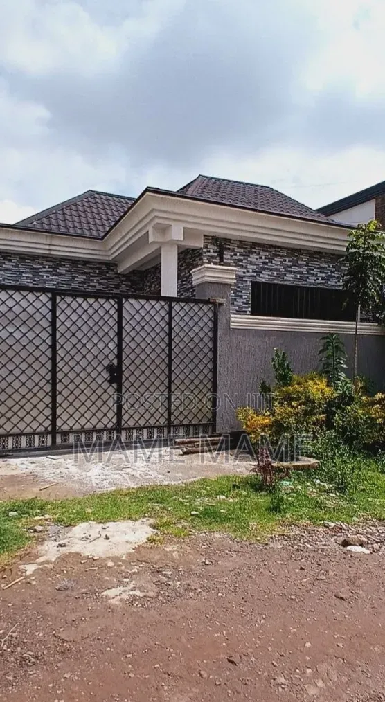 5bdrm Villa in Addis Abeba, Bole for sale