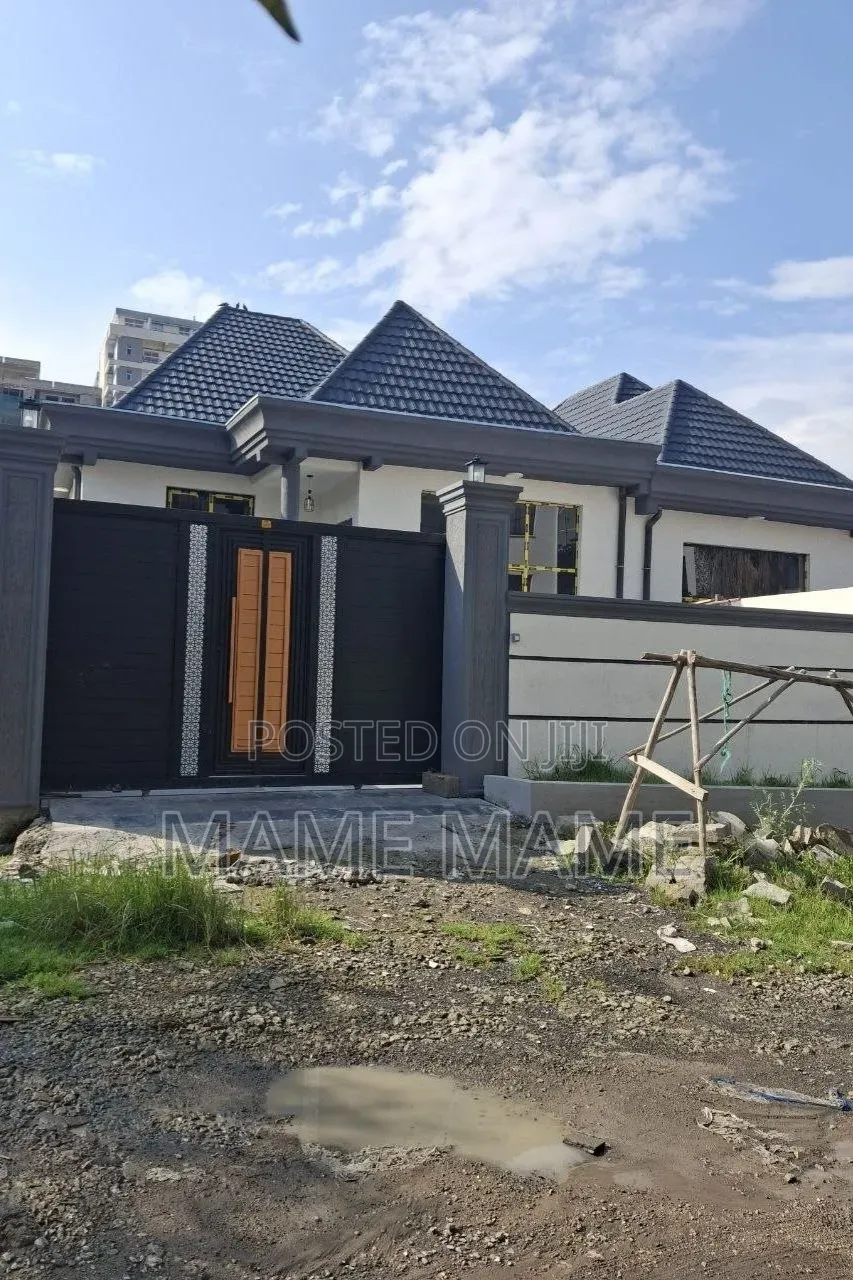 5bdrm Villa in Addis Abeba, Bole for sale