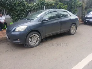 Toyota Belta 2010 Blue
